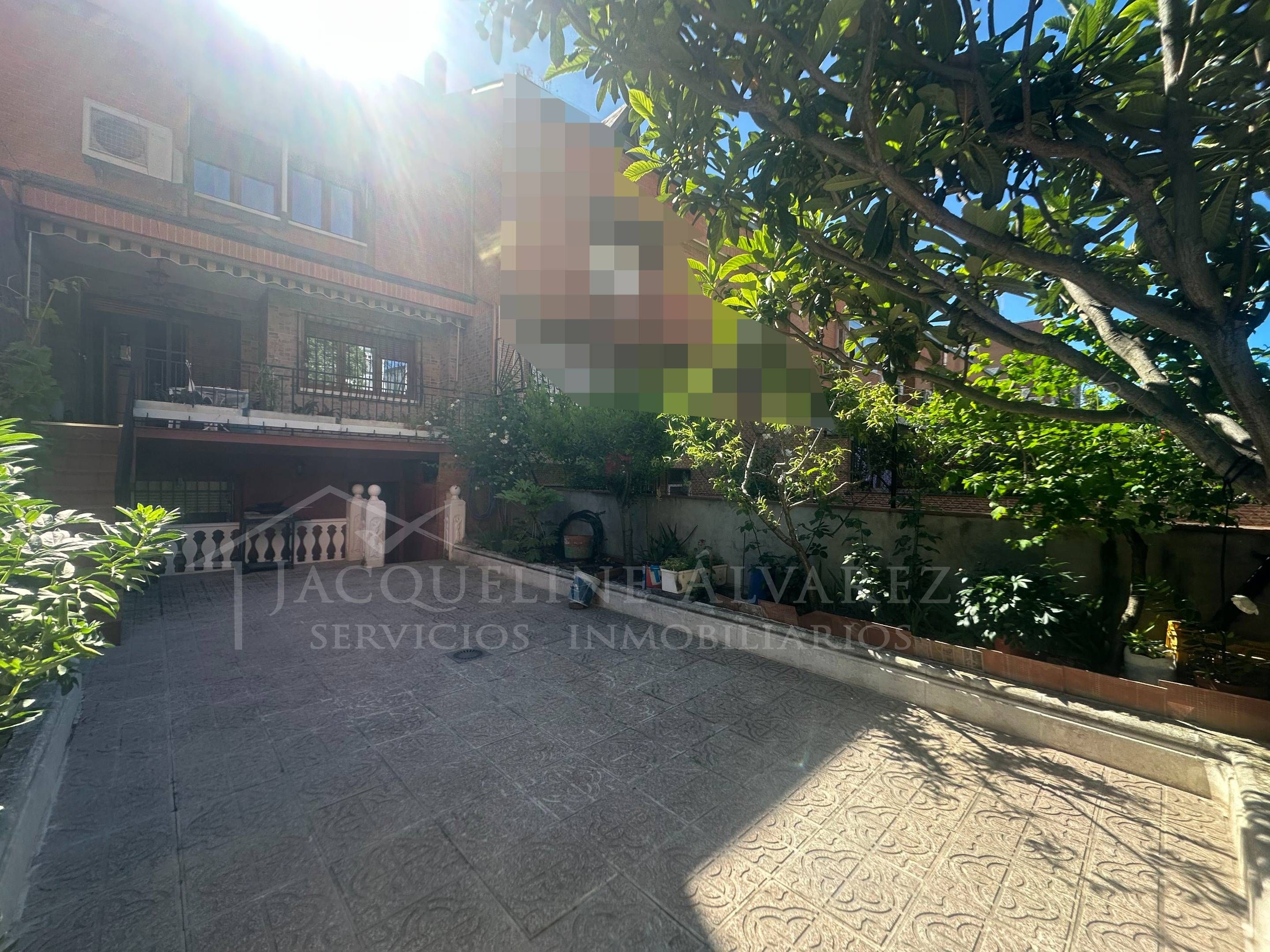 Vista exterior de Casa adosada en venda en Fuenlabrada amb Jardí privat, Parquet i Traster