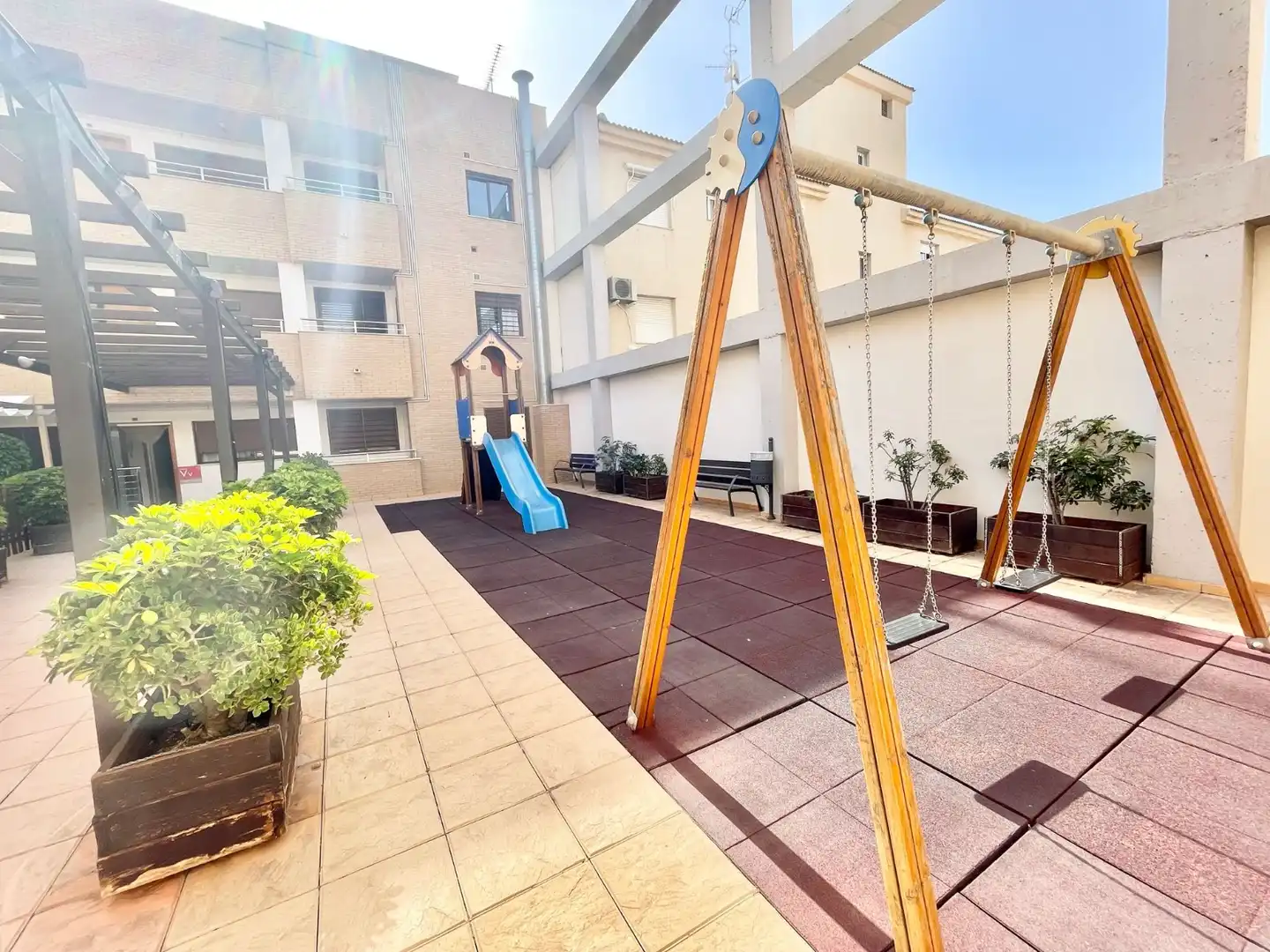 Terrasse von Wohnungen zur Miete in San Pedro del Pinatar mit Klimaanlage, Schwimmbad und Möbliert