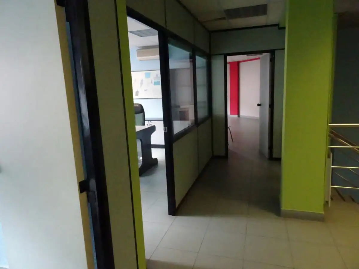 Büro zur Miete in Torrelavega  mit Klimaanlage, Abstellraum und Möbliert