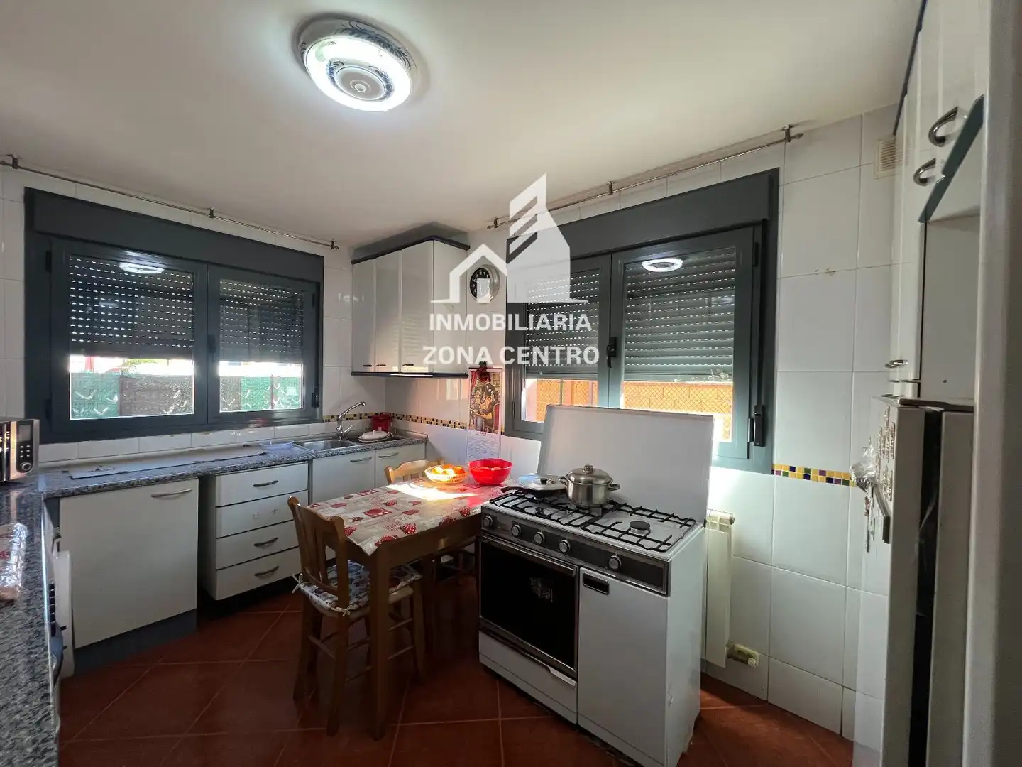 Cuina de Casa o xalet en venda en Grijota amb Calefacció, Jardí privat i Terrassa