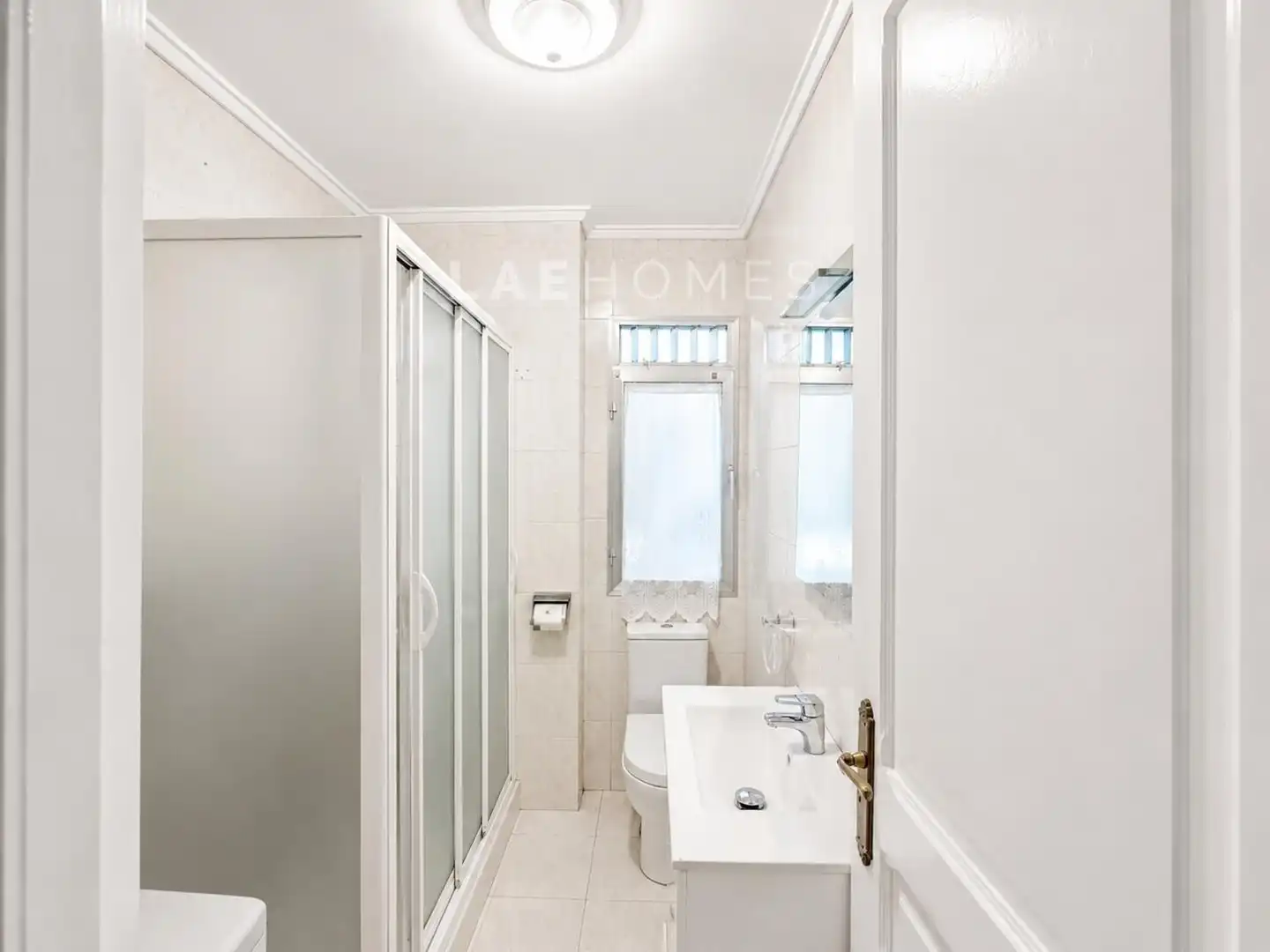 Bathroom of Flat for sale in Donostia - San Sebastián   with Heating and Balcony