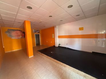 Local comercial de lloguer a Calle Granada