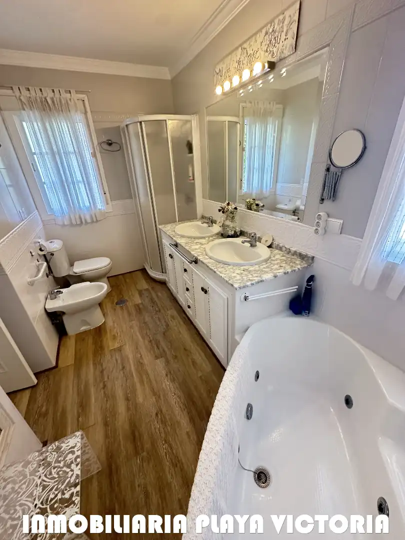 Bathroom of Houses for sale in Chiclana de la Frontera  with Air Conditioner, Private garden and Swimming Pool