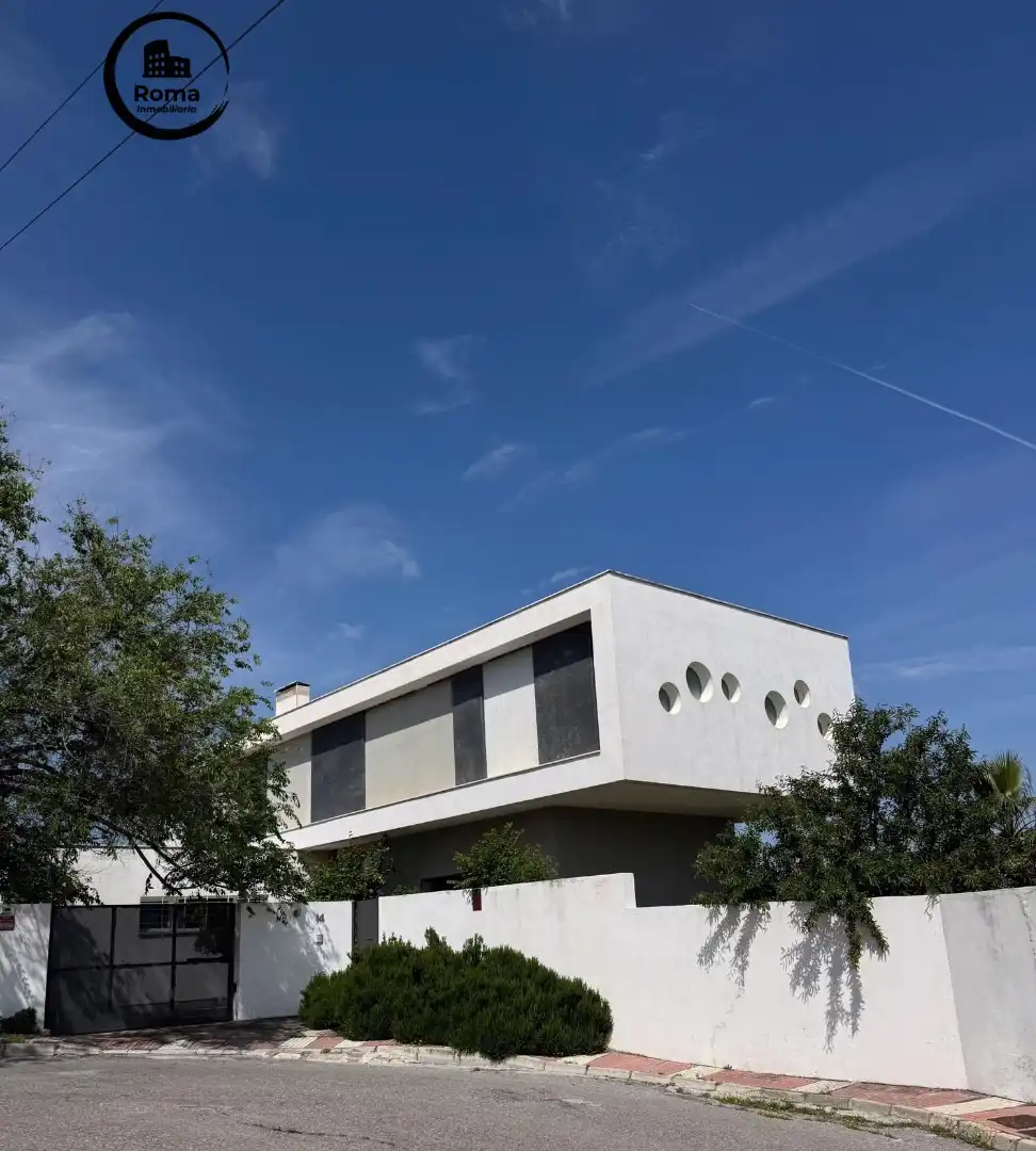 Vista exterior de Casa o xalet en venda en Las Gabias amb Aire condicionat, Calefacció i Jardí privat