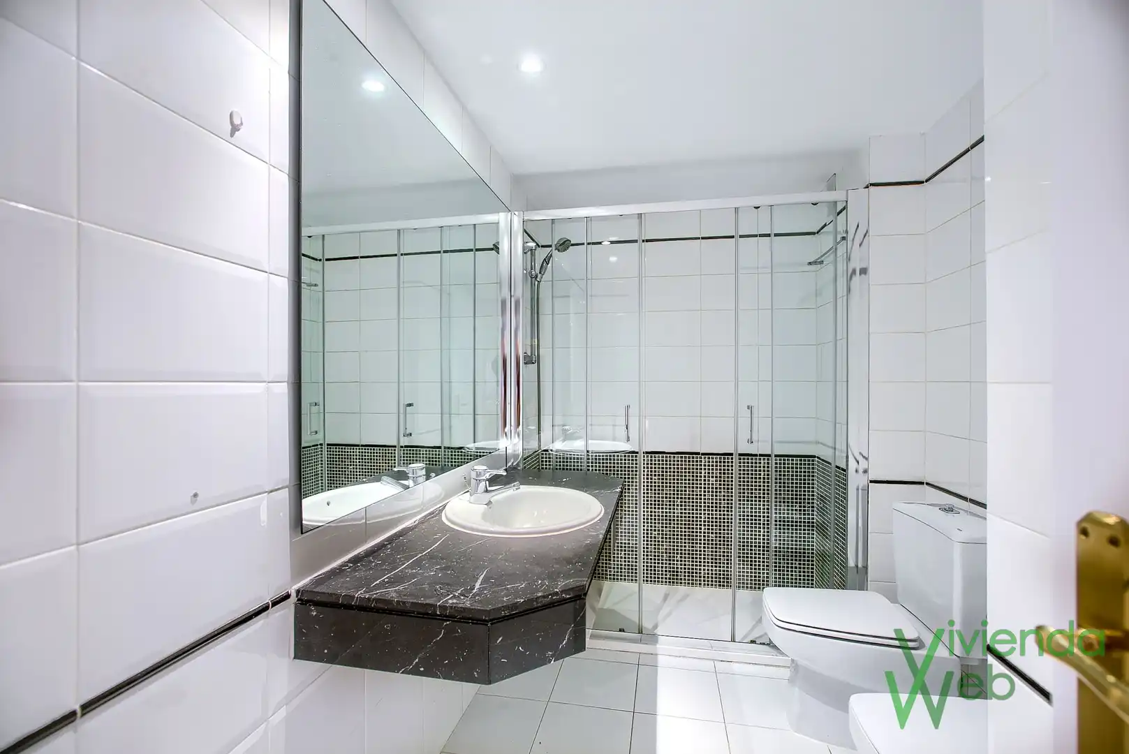 Bathroom of Flat for rent in Pozuelo de Alarcón  with Air Conditioner, Heating and Private garden