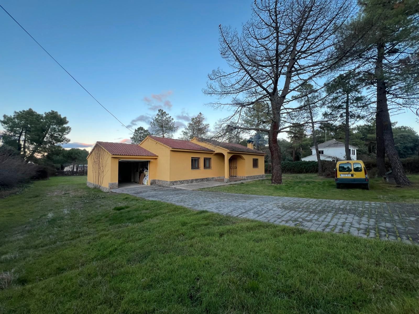 Exterior view of House or chalet for sale in Marugán  with Heating, Private garden and Furnished