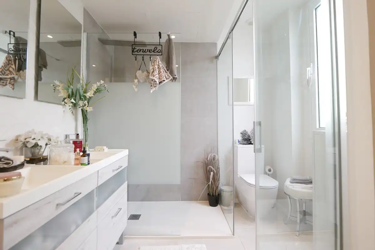 Badezimmer von Erdgeschoss zum Verkauf in Mijas mit Klimaanlage, Terrasse und Abstellraum
