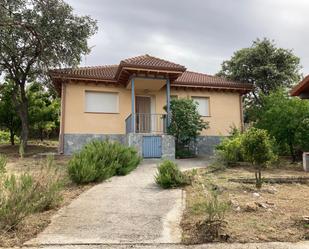 Vista exterior de Casa o xalet en venda en Peñalba de Ávila amb Calefacció, Jardí privat i Terrassa