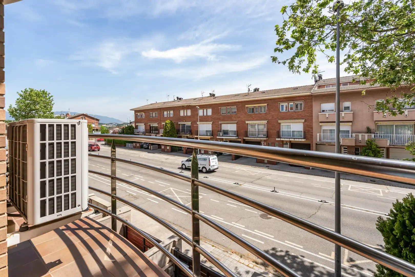 Außenansicht von Einfamilien-Reihenhaus zum Verkauf in Granollers mit Heizung, Privatgarten und Terrasse