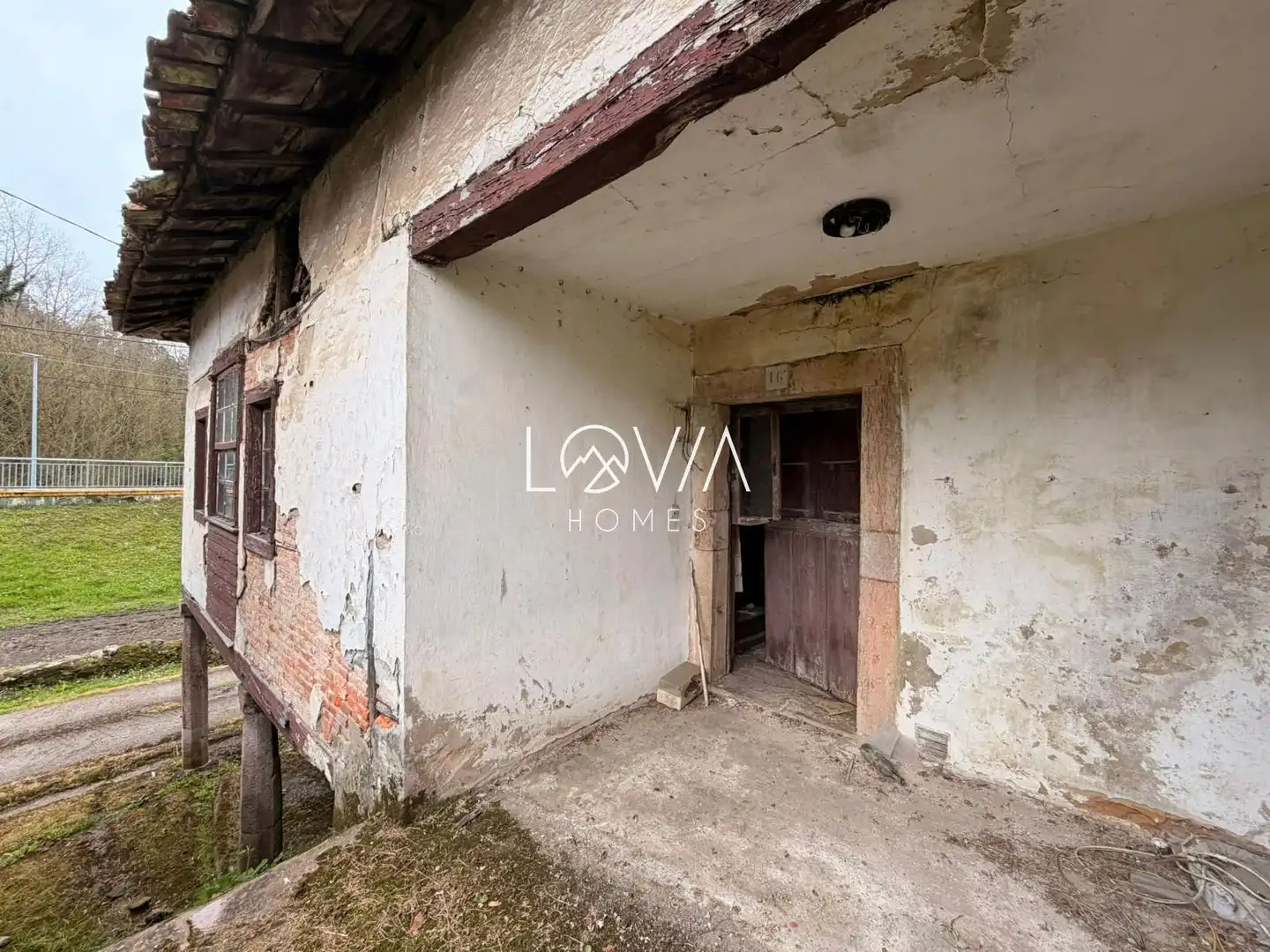 Vista exterior de Casa o xalet en venda en Pravia amb Jardí privat