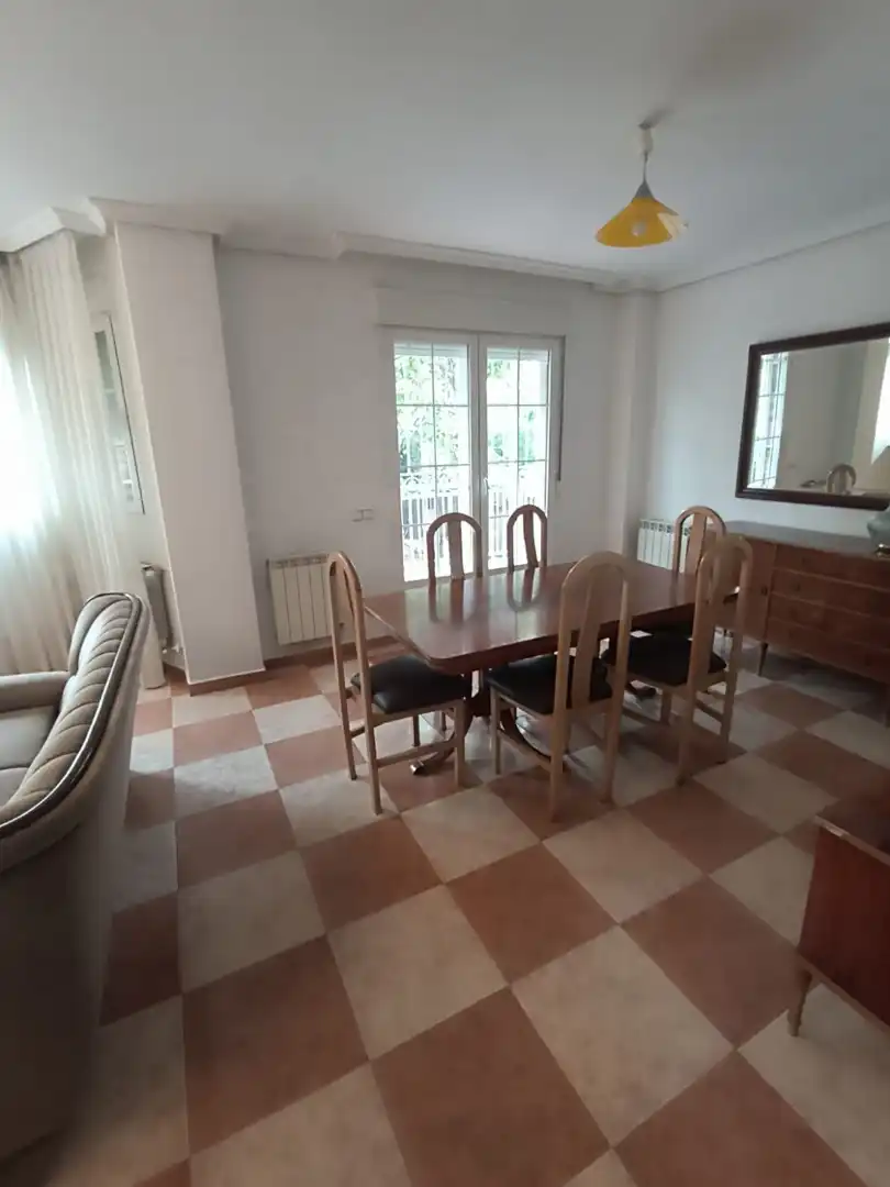 Comedor de Casa adosada en venta en Villaviciosa de Odón con Calefacción, Jardín privado y Parquet