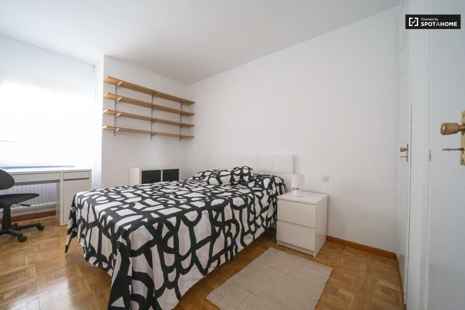Bedroom of Flat to share in  Madrid Capital  with Air Conditioner and Terrace