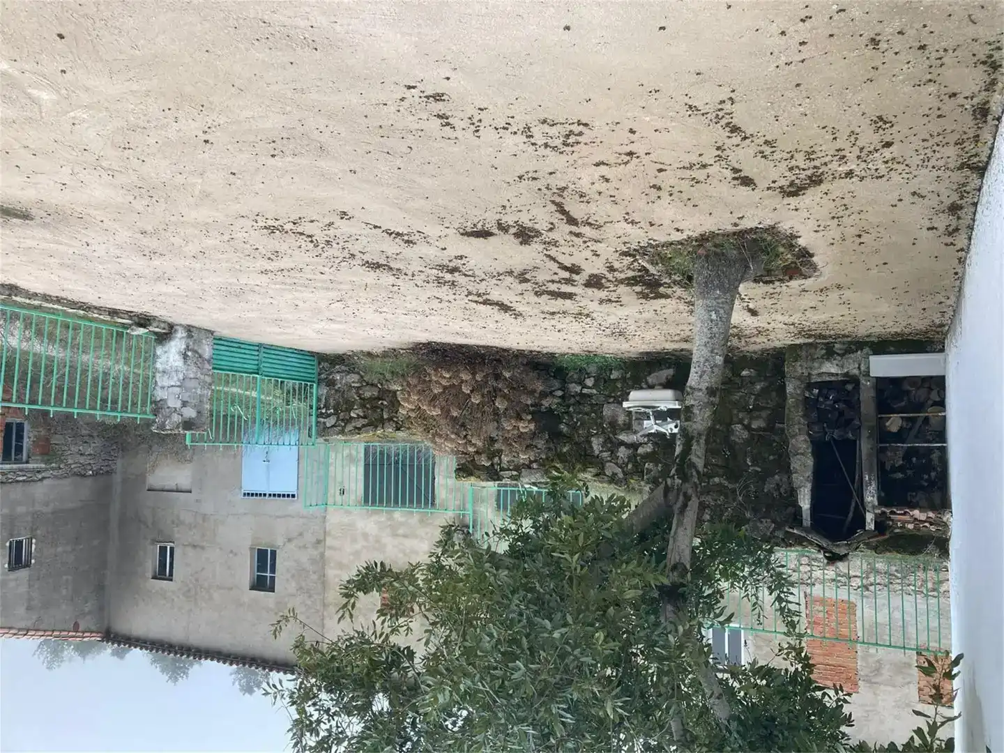 Vista exterior de Casa o xalet en venda en Serranillos amb Jardí privat, Traster i Balcó