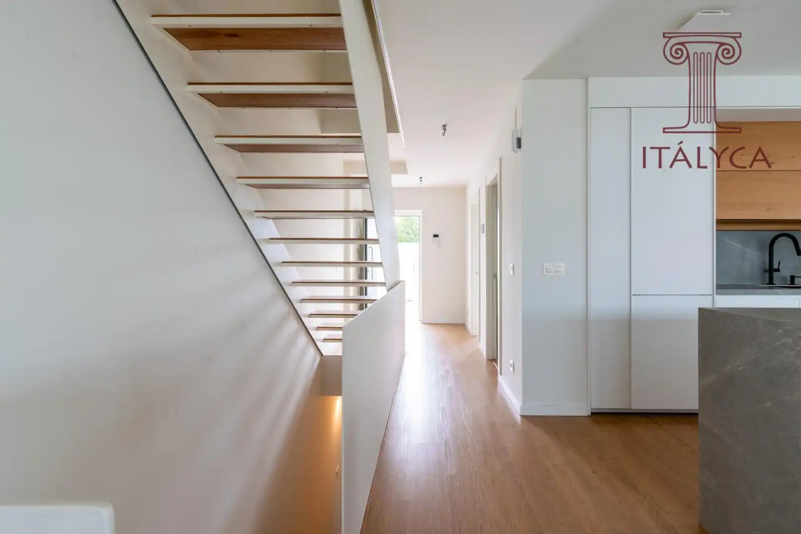 Detached homes for sale in Mairena del Aljarafe  with Heating, Private garden and Terrace