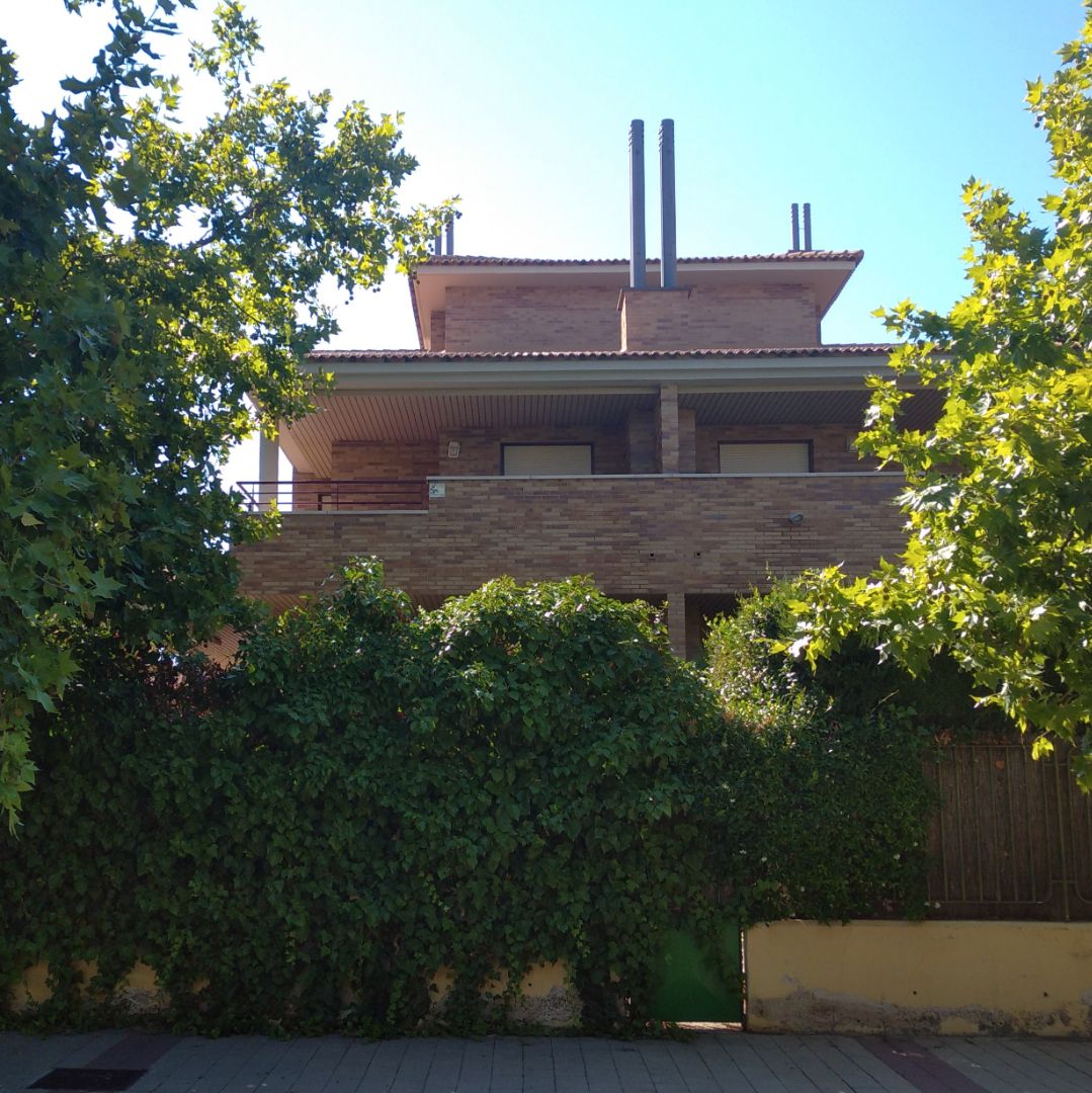 Vista exterior de Casa o xalet en venda en  Zaragoza Capital amb Aire condicionat, Jardí privat i Parquet