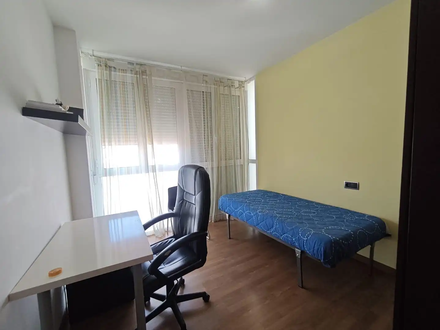 Schlafzimmer von Wohnung zur Miete in Petrer mit Möbliert und Balkon