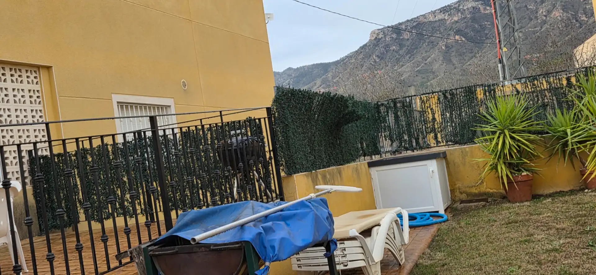 Vista exterior de Casa adosada en venta en Salinas con Amueblado, Horno y Lavadora