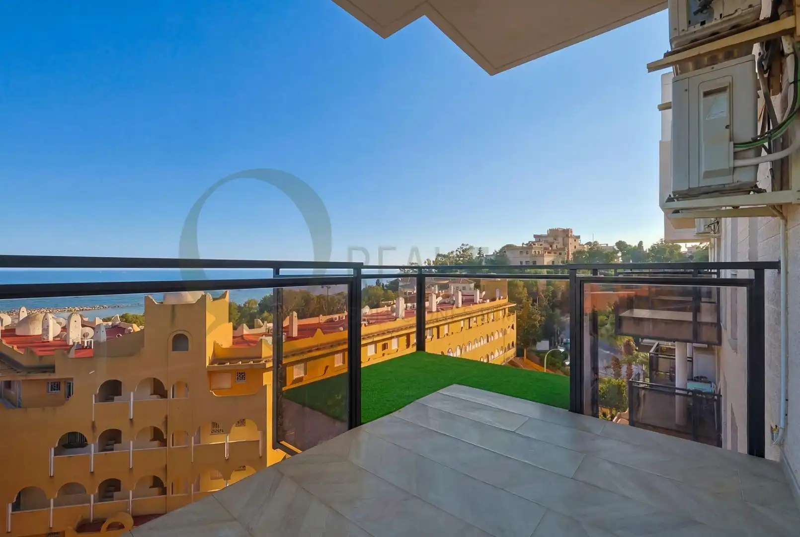 Vista exterior de Àtic en venda en El Campello amb Aire condicionat, Terrassa i Balcó