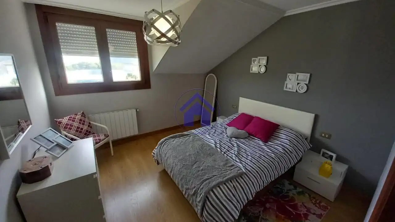 Bedroom of Houses for sale in Vigo   with Heating, Private garden and Parquet flooring