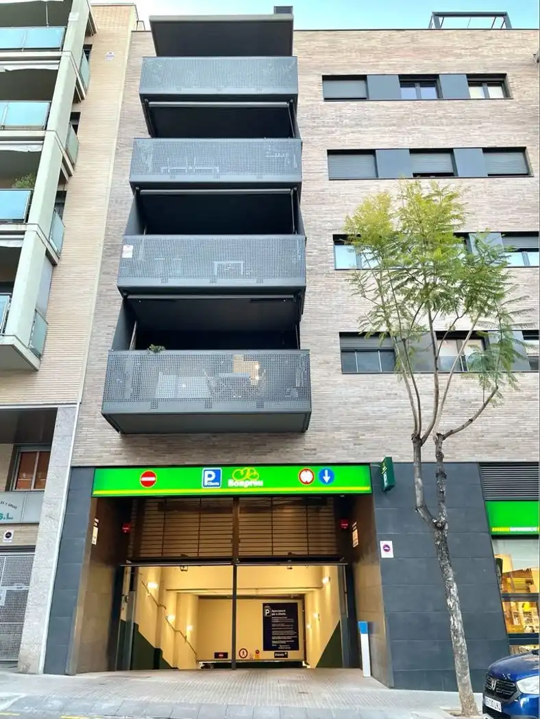 Vista exterior de Garatge en venda en Sant Boi de Llobregat