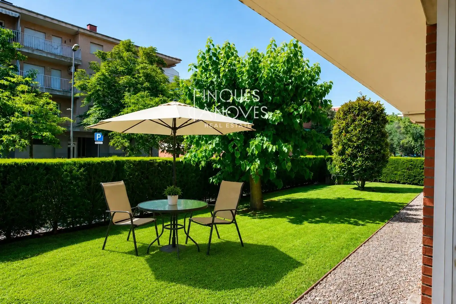 Terraza de Piso en venta en Girona con Calefacción, Trastero y Horno