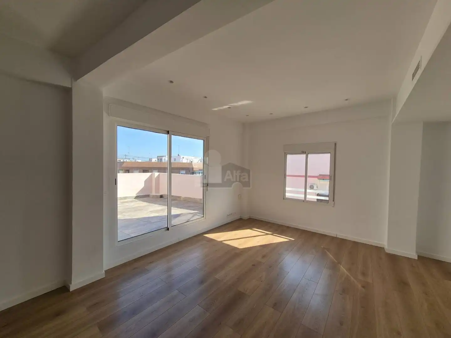 Exterior view of Attic for rent in Valencia  with Air Conditioner, Parquet flooring and Terrace