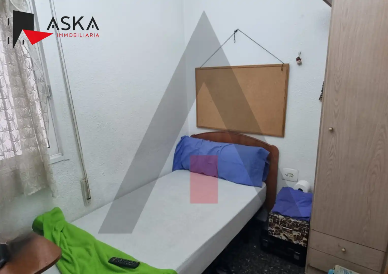 Bedroom of Flat for sale in Torrent  with Air Conditioner and Balcony