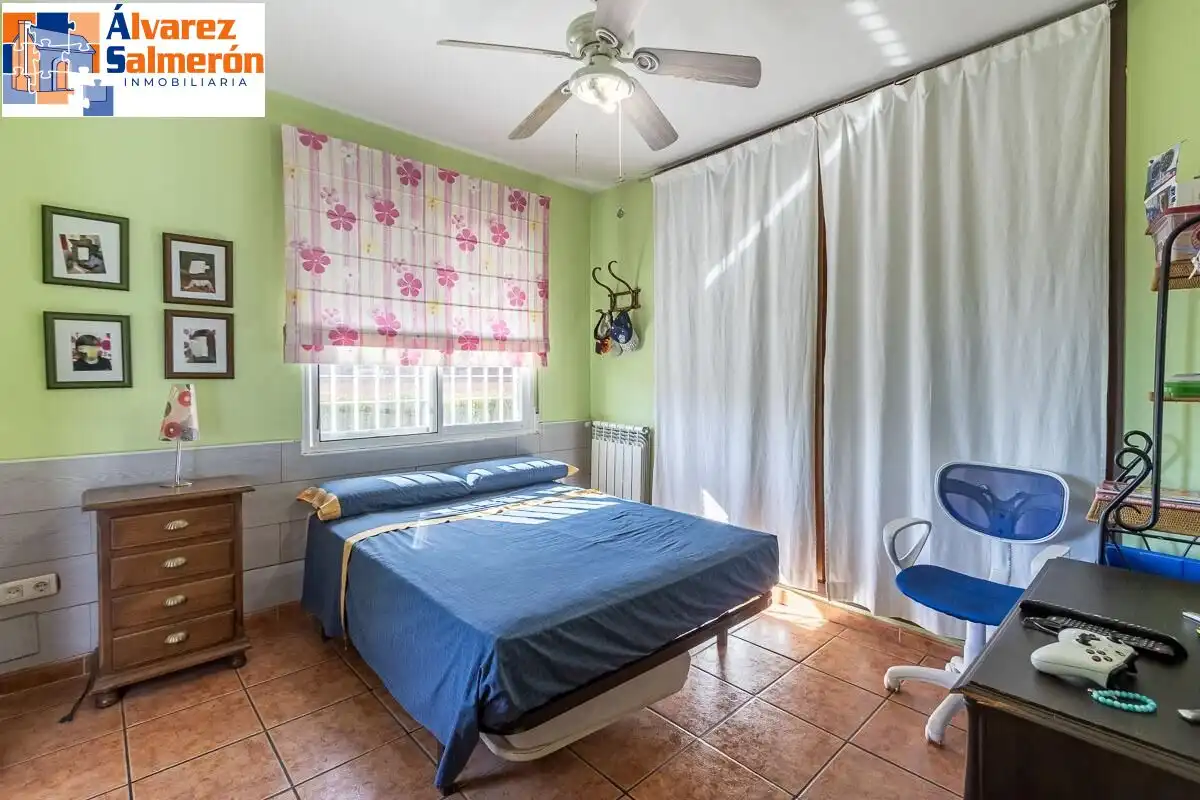 Detached house with pool for sale in Calle del Arache, imagen 14
