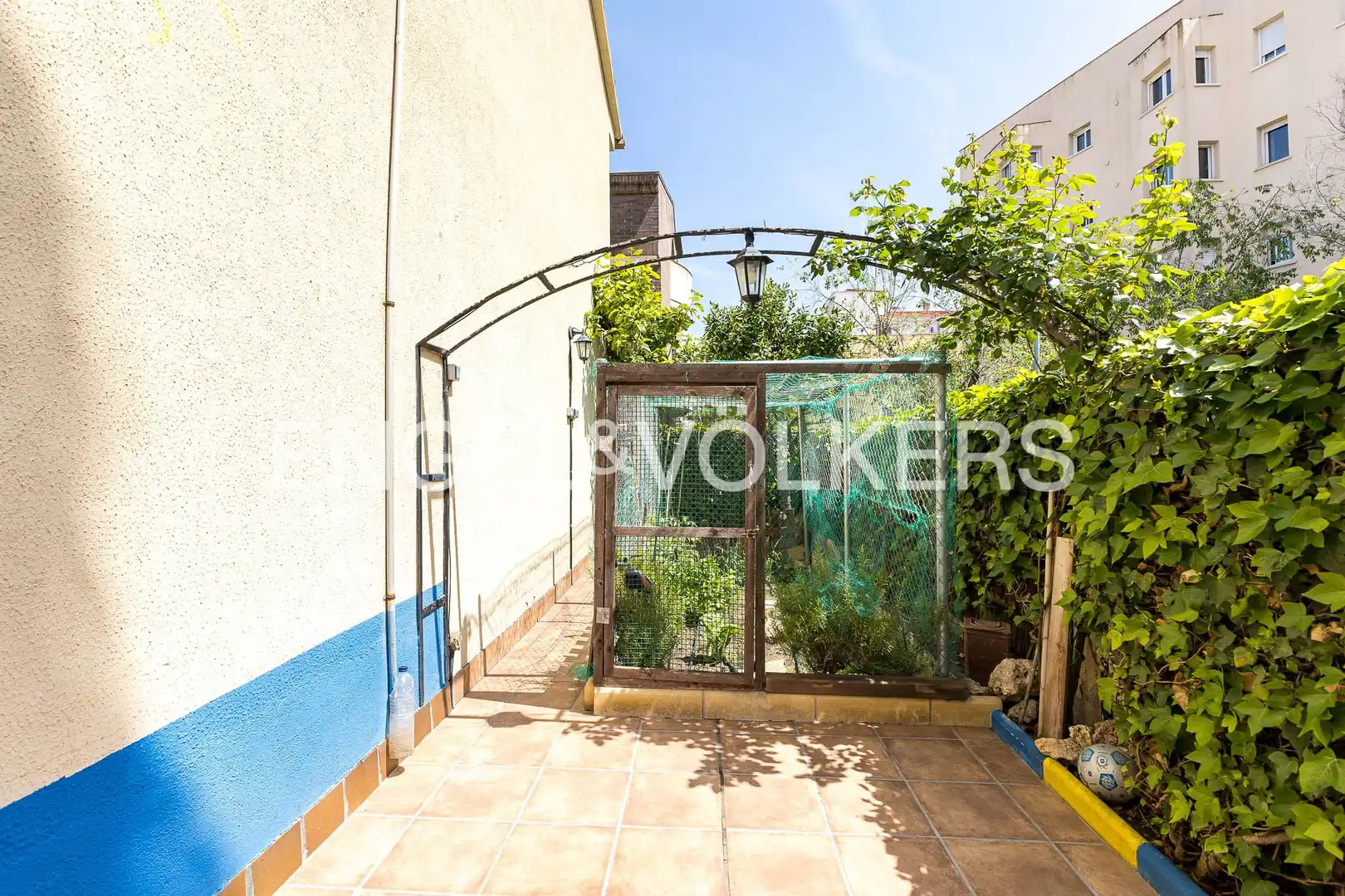 Terrace of Houses for sale in Vilanova i la Geltrú  with Air Conditioner, Heating and Private garden