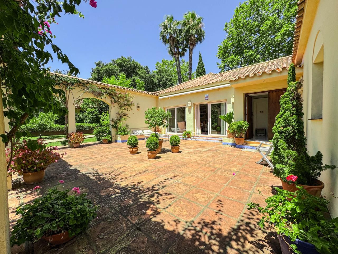 Garden of House or chalet for sale in Sotogrande  with Air Conditioner, Heating and Private garden