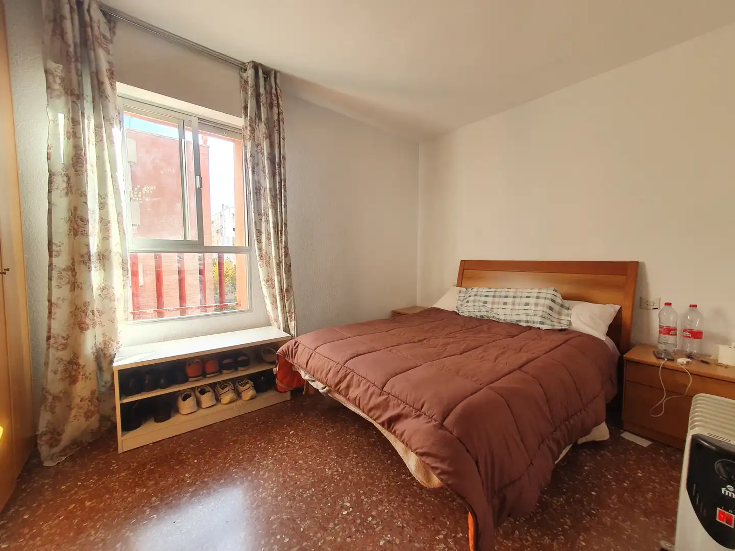 Habitación de Apartamento de alquiler en Granada con Aire acondicionado, Calefacción y Terraza