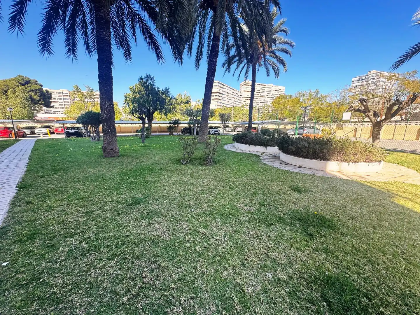 Parkplatz von Wohnungen zum Verkauf in Alicante / Alacant mit Terrasse und Möbliert