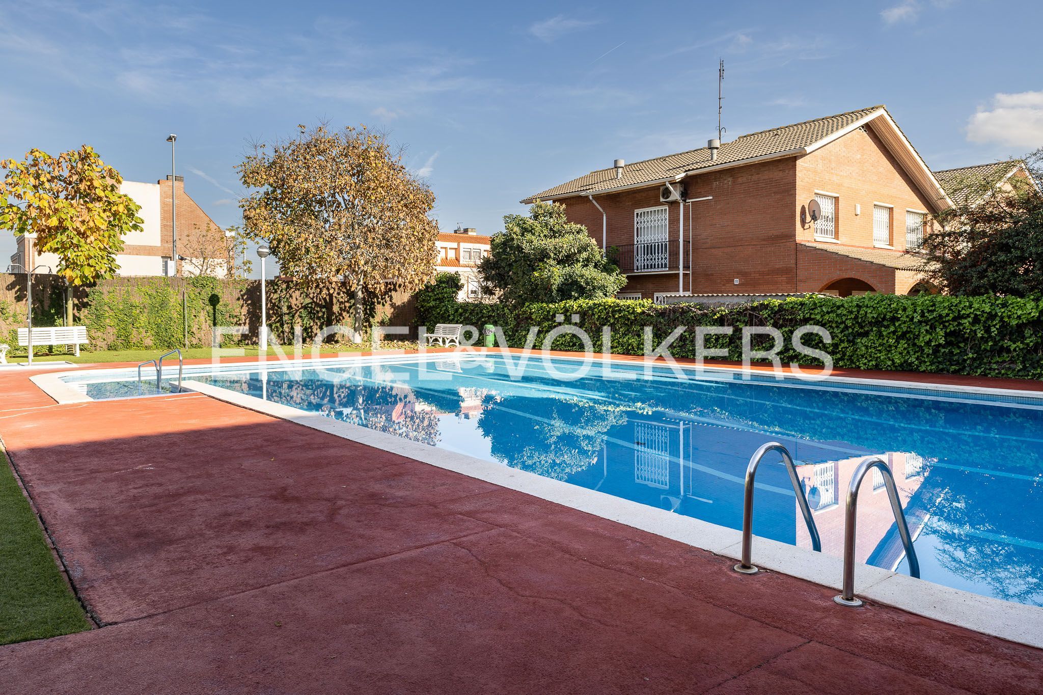 Piscina de Casa o chalet en venta en Cerdanyola del Vallès con Aire acondicionado, Calefacción y Jardín privado