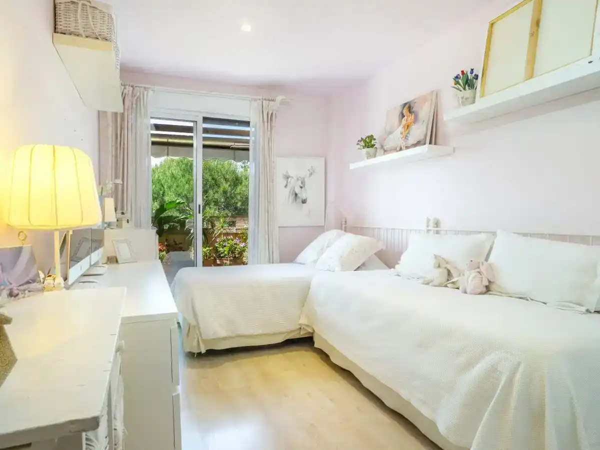 Dormitori de Apartament en venda en Marbella amb Aire condicionat i Piscina