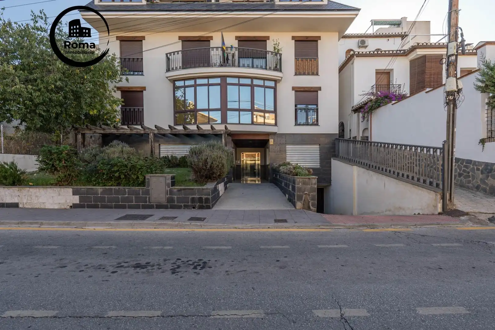 Vista exterior de Local en venta en Cájar