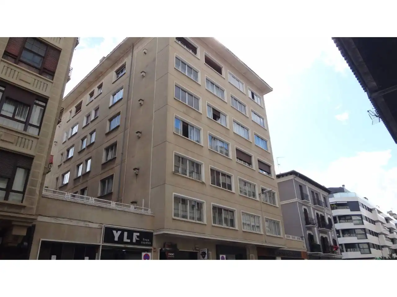 Vista exterior de Piso en venta en  Pamplona / Iruña con Calefacción, Parquet y Trastero