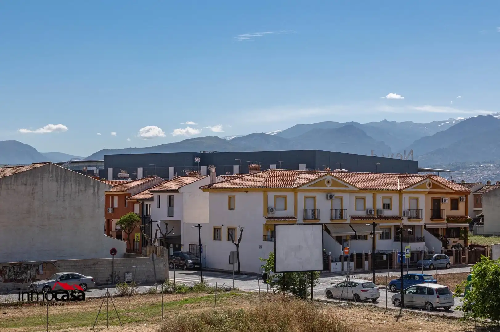 Vista exterior de Casa adosada en venda en Armilla amb Aire condicionat, Calefacció i Jardí privat