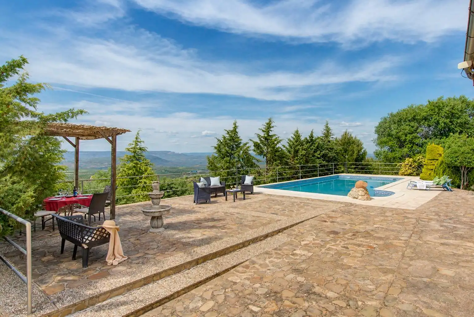 Terrassa de Casa o xalet en venda en Jaén amb Jardí privat, Terrassa i Piscina
