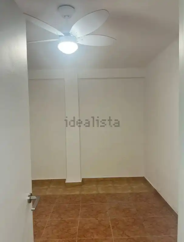 Flat for sale in Valencia  with Air Conditioner, Balcony and Internet