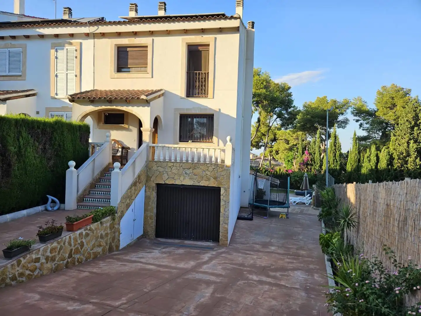 Vista exterior de Casa adosada en venta en Torrent con Terraza