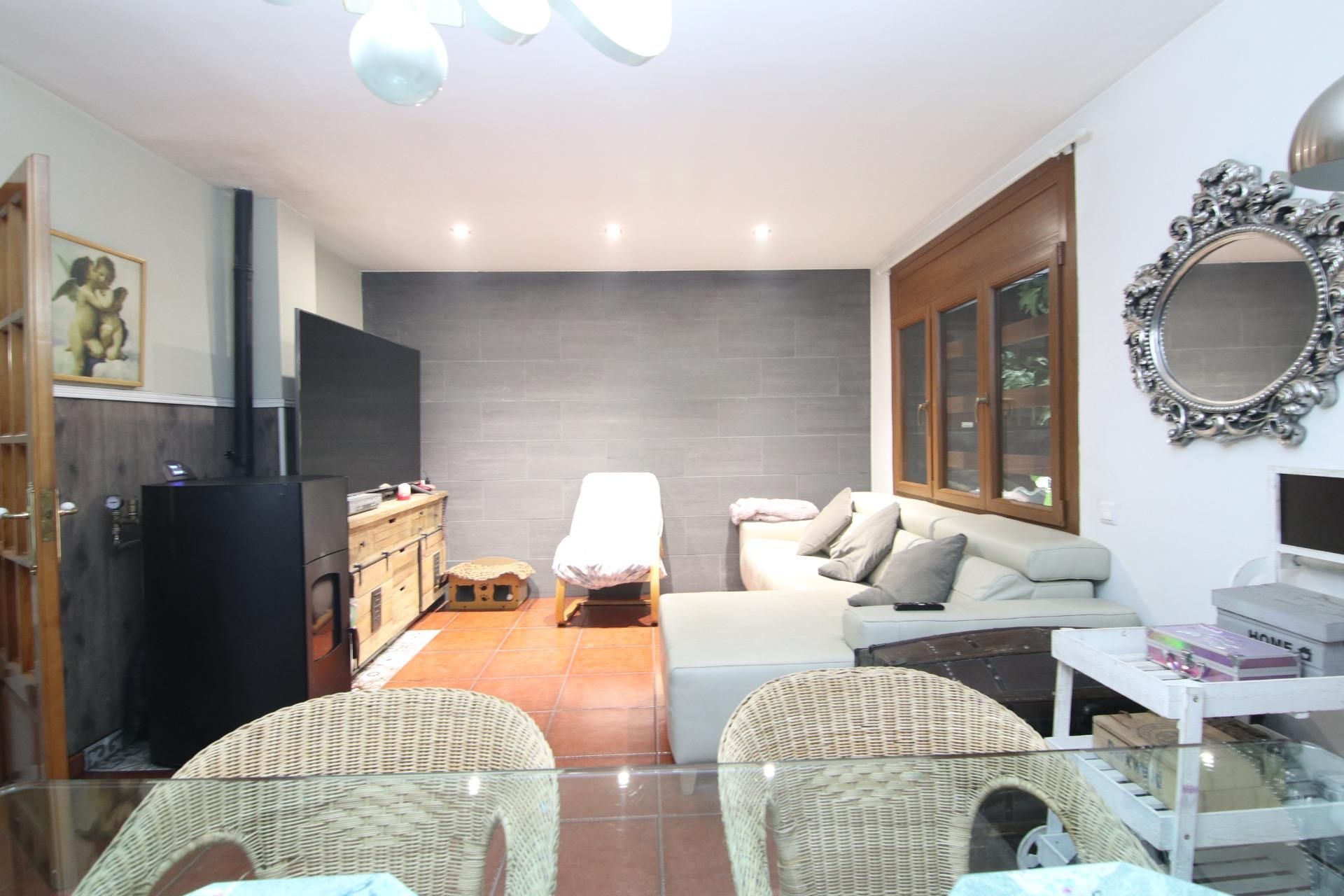 Sala d'estar de Casa o xalet en venda en Palau-solità i Plegamans amb Aire condicionat, Calefacció i Jardí privat