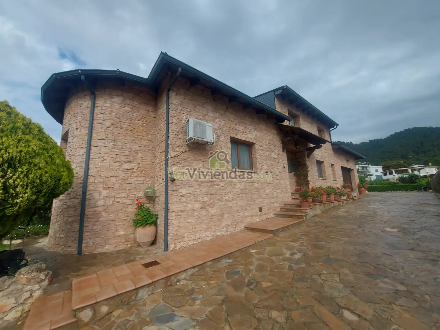 Vista exterior de Casa o xalet en venda en Vallirana amb Aire condicionat, Calefacció i Jardí privat