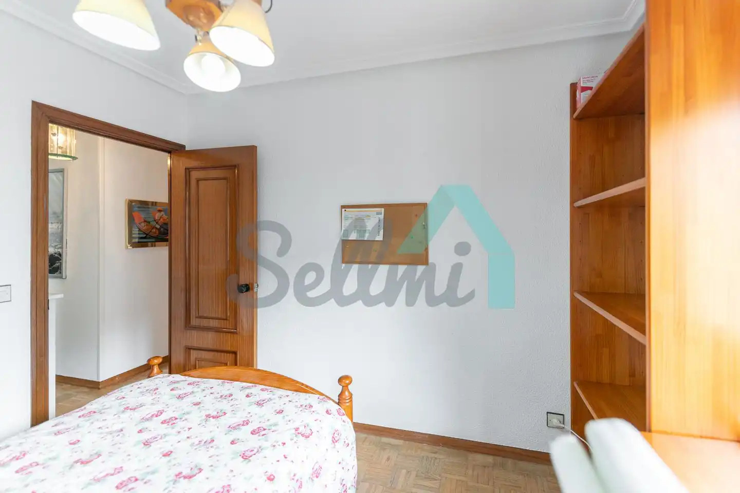 Bedroom of Flat for rent in Oviedo   with Heating, Parquet flooring and Furnished