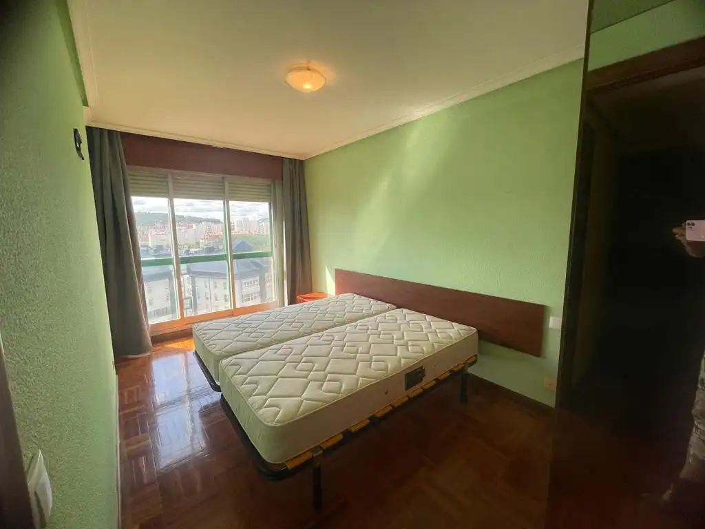 Dormitori de Apartament de lloguer en Burgos amb Calefacció i Moblat