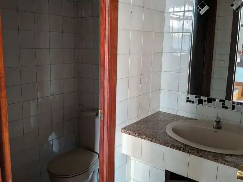 Badezimmer von Wohnung zum Verkauf in Vigo 