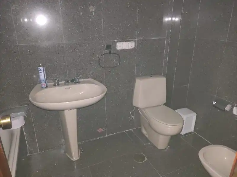 Bany de Oficina de lloguer en Plasencia amb Calefacció