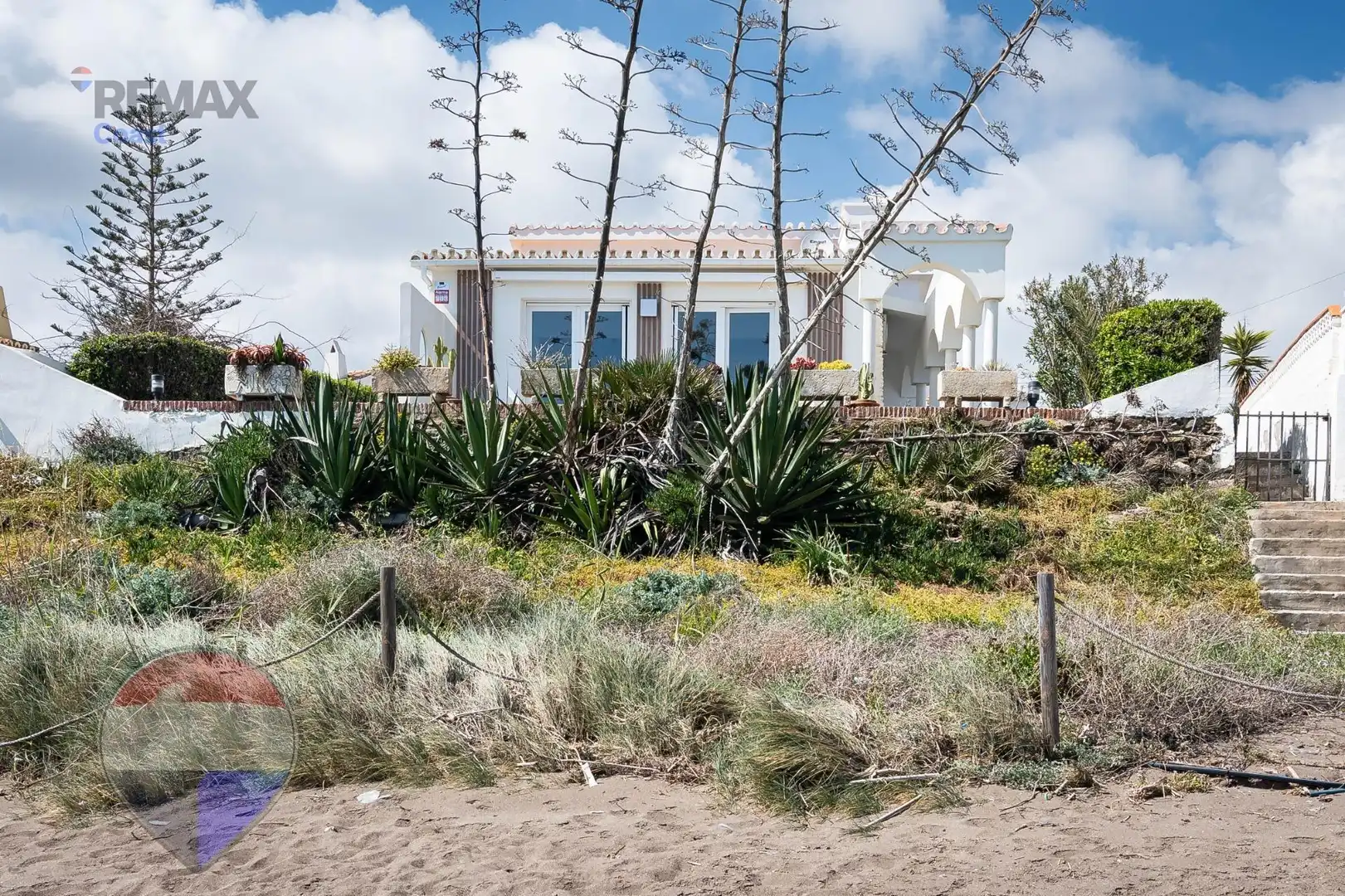Vista exterior de Casa o xalet en venda en Mijas amb Jardí privat i Terrassa
