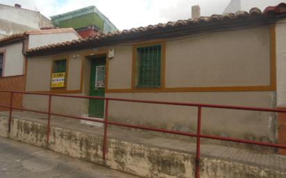 Exterior view of Single-family semi-detached for sale in Puertollano  with Terrace