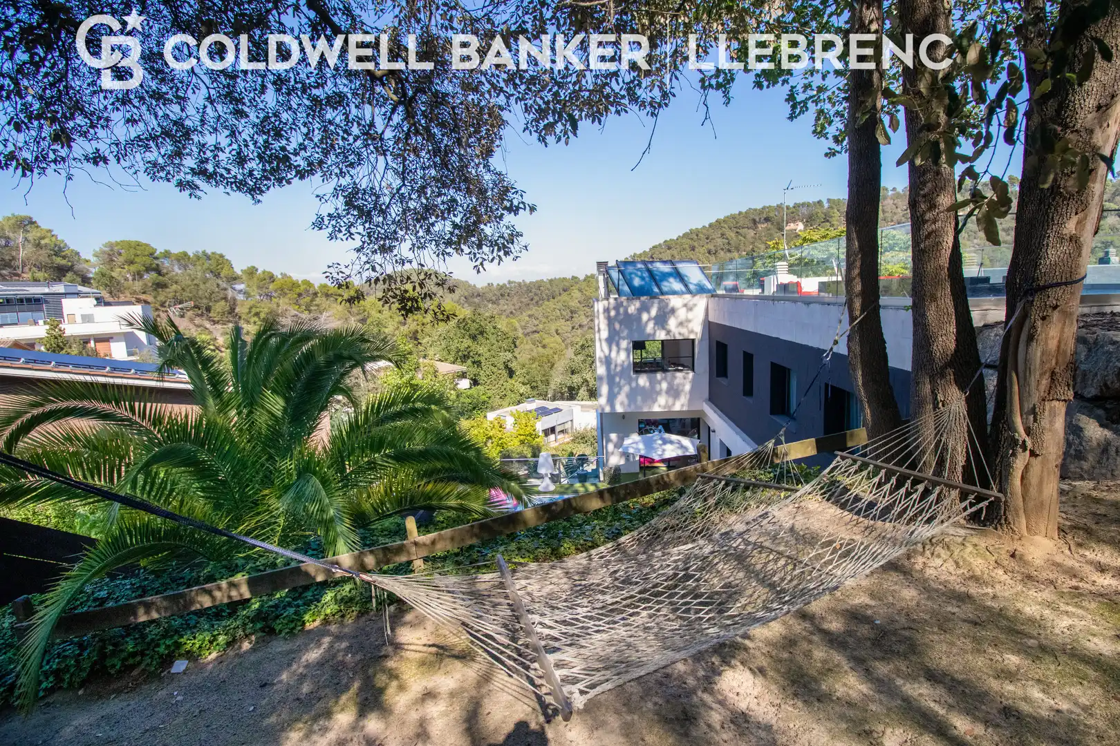 Vista exterior de Casa o xalet en venda en Barcelona amb Aire condicionat, Calefacció i Jardí privat