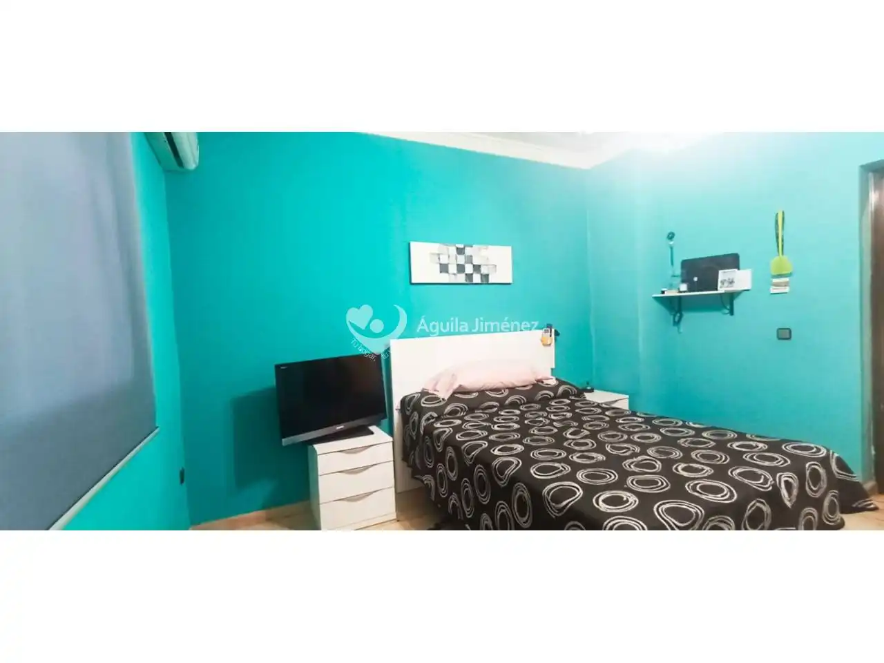 Habitación de Casa adosada en venta en Alcalá de Guadaira con Aire acondicionado, Calefacción y Jardín privado